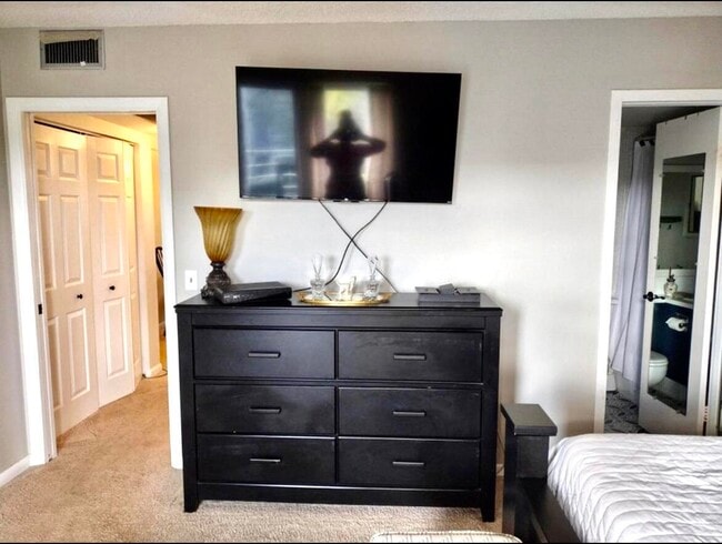 Building Photo - 209 Suffolk F