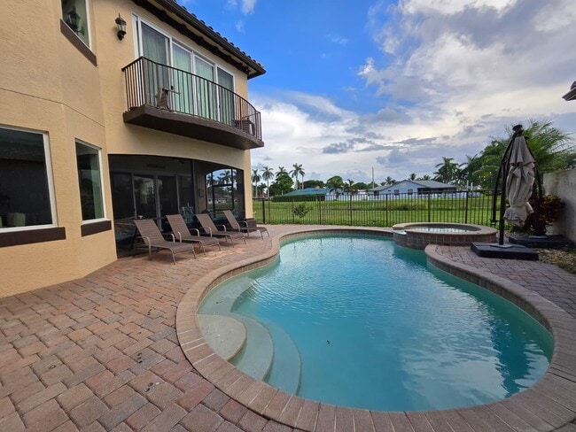 Building Photo - 4102 Artesa Dr