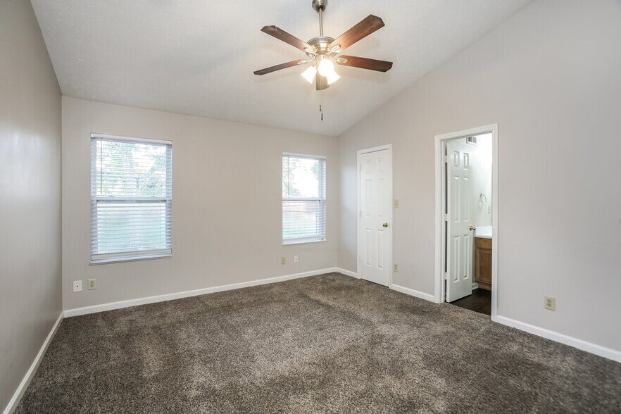 Building Photo - 5882 Glen Haven Blvd