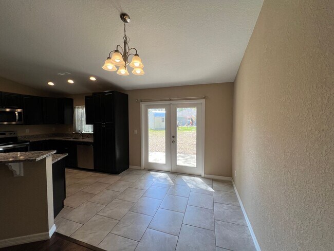 Building Photo - Available NOW! Immaculate 3 Bedroom, 2 Bat...