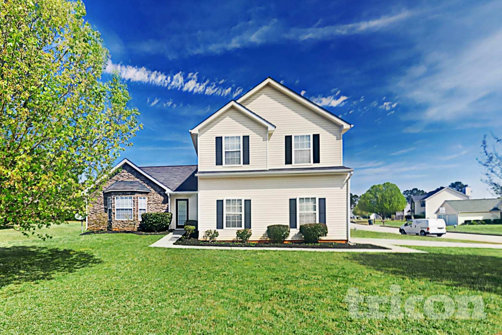 Building Photo - 1100 Village Oaks