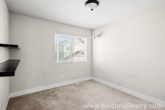 Building Photo - Gorgeous 4 BD* 2.5 BA* Single Family Home ...