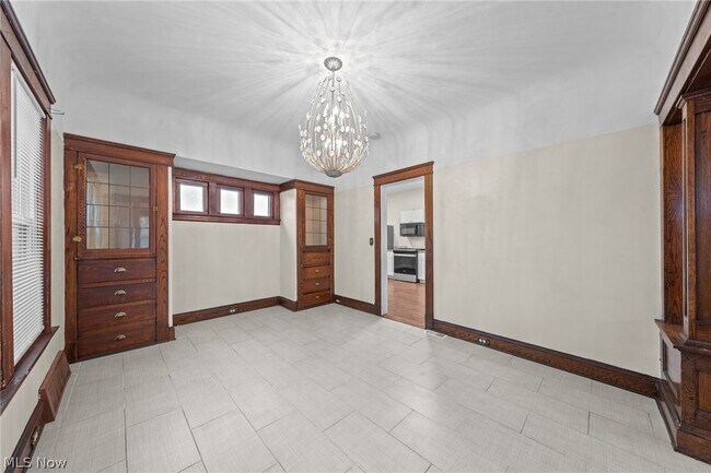 Building Photo - 2052 W 89th St