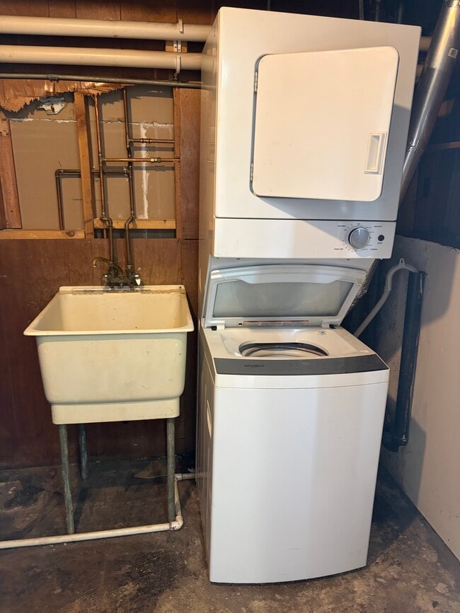 Building Photo - 450 29th Ave N