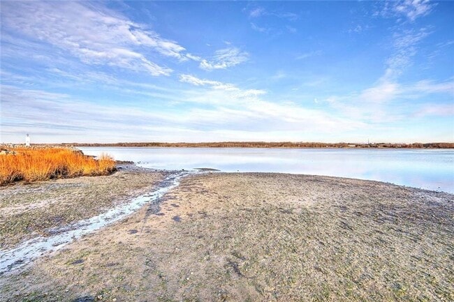 Building Photo - 18 Orchard Ave