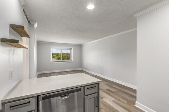 Building Photo - 2285 Peachtree Rd NE