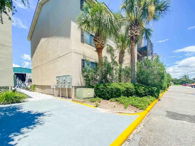 Building Photo - 14100 River Rd