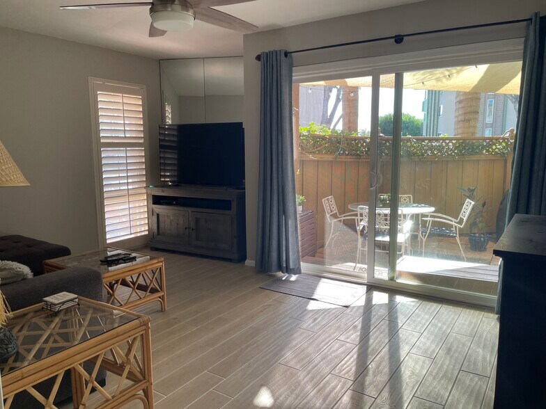 family room slider to patio - 5051 La Jolla Blvd
