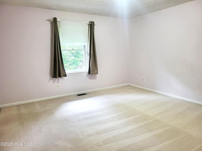 Building Photo - 316 Stornoway Dr