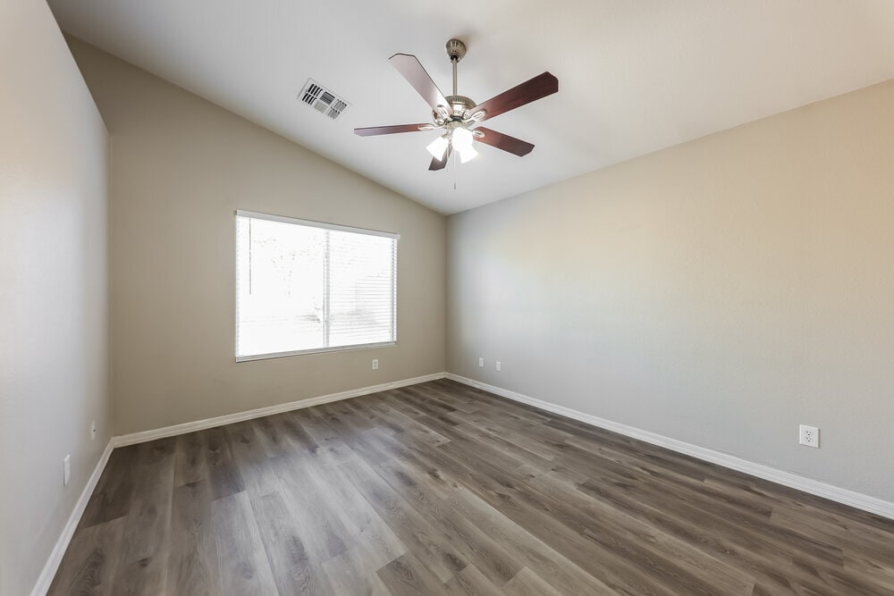 Building Photo - 8228 W Behrend Dr