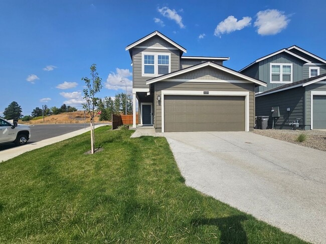 Building Photo - Stunning 4-Bedroom Pet-Friendly Home for L...