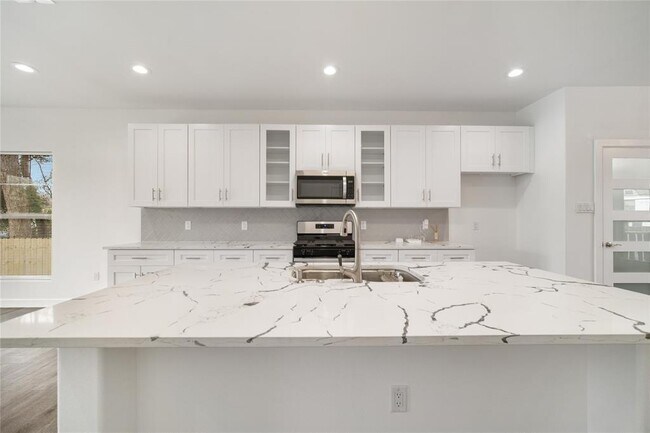 Building Photo - 2336 Charles Rd