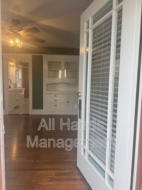 Building Photo - 4116 E 5th St