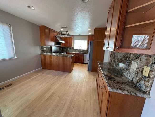 Building Photo - 285 Lemming Dr