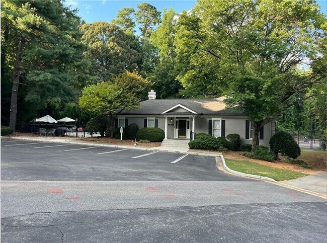 Building Photo - 1308 Pine Heights Dr NE