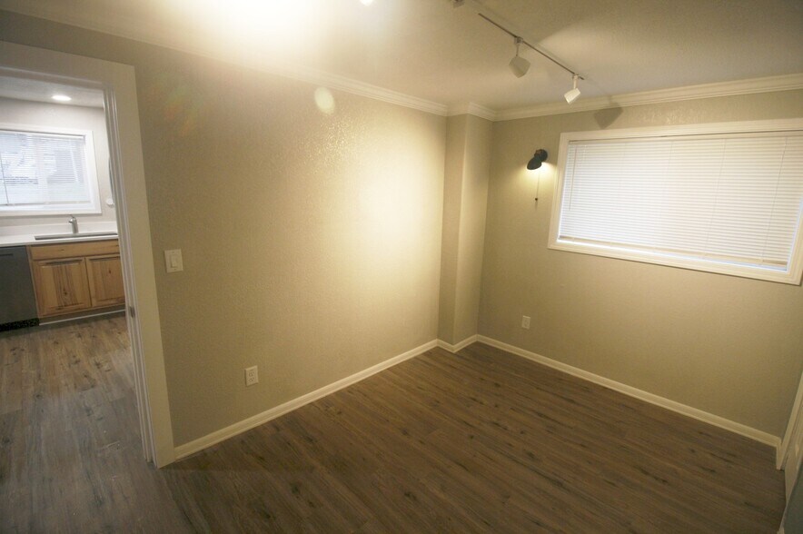 Building Photo - 1515 SE Mill St