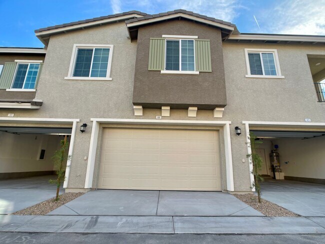 Building Photo - LOVELY TOWNHOUSE FOR RENT - GATED 3 BED 3 ...