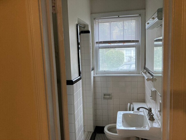 Building Photo - 2831 Burney Dr