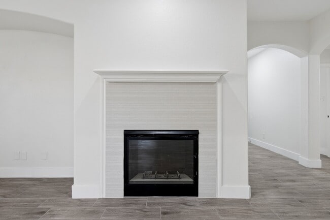 Building Photo - 17910 Royal Gate Ln