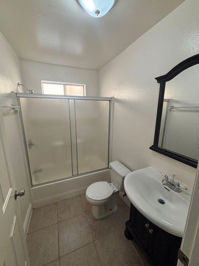 Building Photo - 113 W 104th St