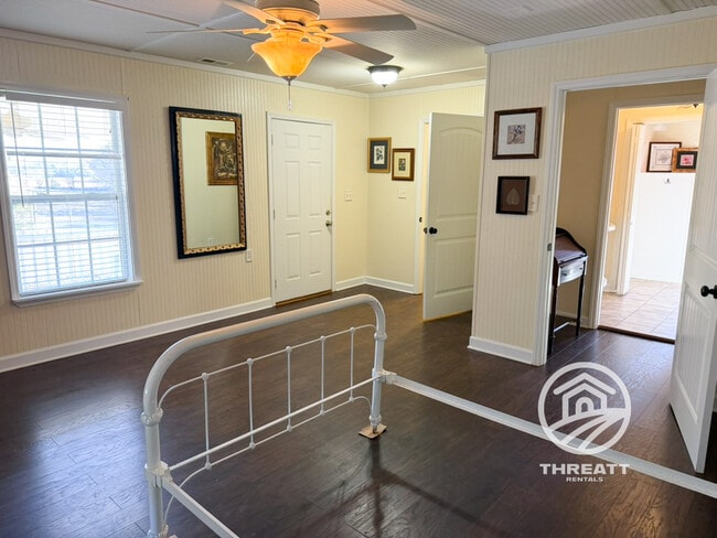 Building Photo - 1049 Long Branch Church Rd