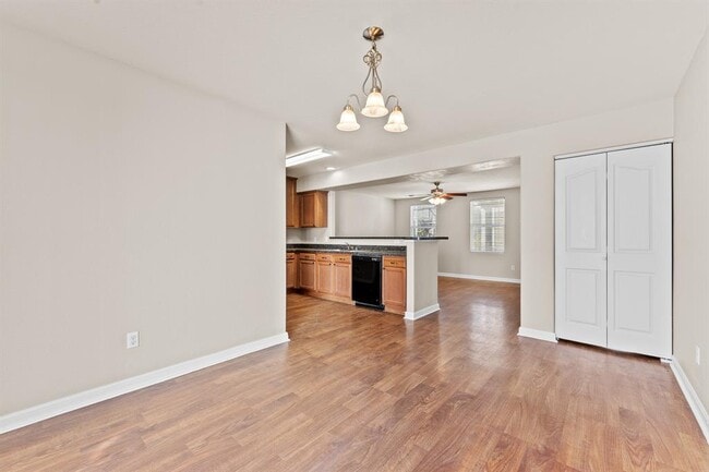 Building Photo - 220 Trestle Tree