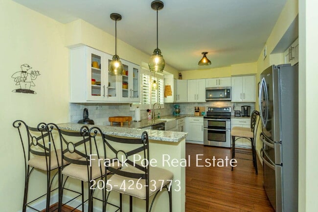 Building Photo - Charming 3-Bedroom Condominium in Birmingham!