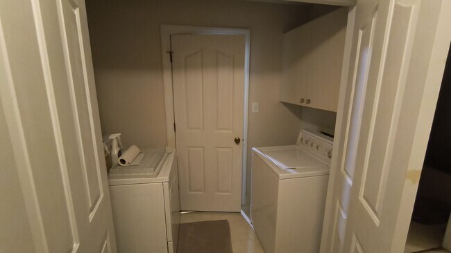 Building Photo - 423 Brightwood Dr