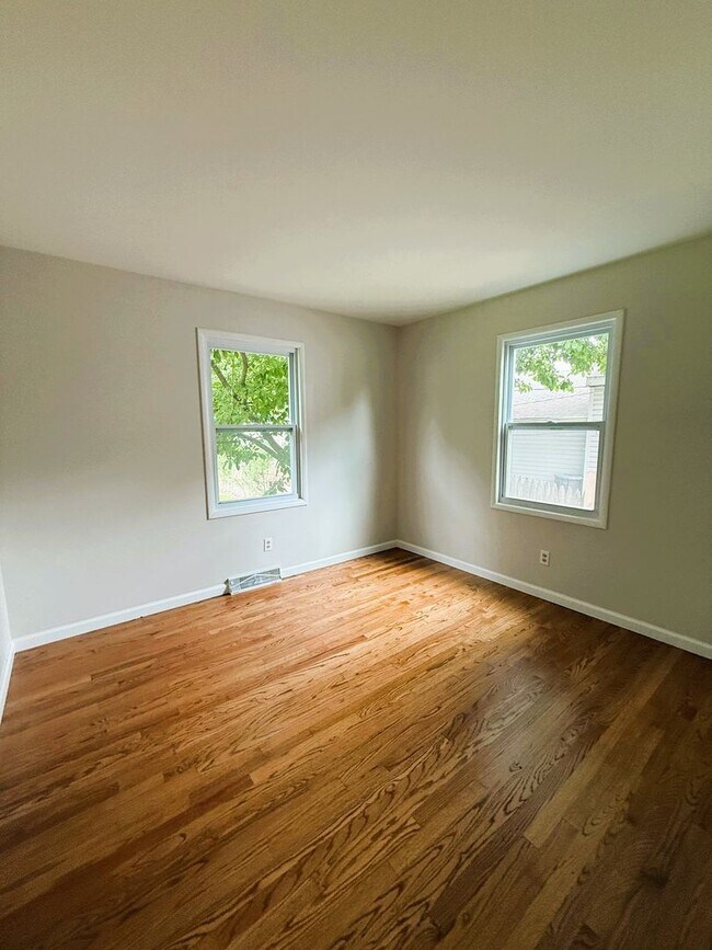 Building Photo - Fully Rehabbed 3 bedroom, 1 bathroom Renta...