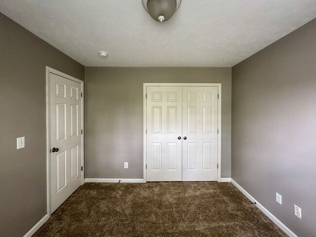 Building Photo - Cute 3 Bed 2.5 Bath Home in Fayetteville with Fenced Yard