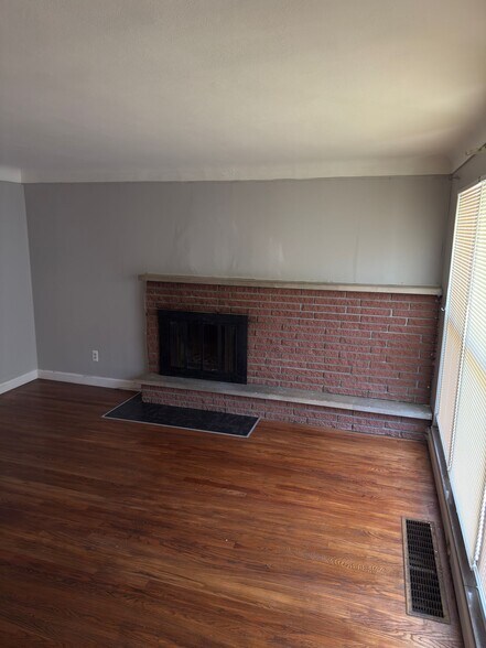 Building Photo - 42 Rolling Hills Dr