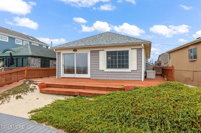 Building Photo - 115 Boardwalk