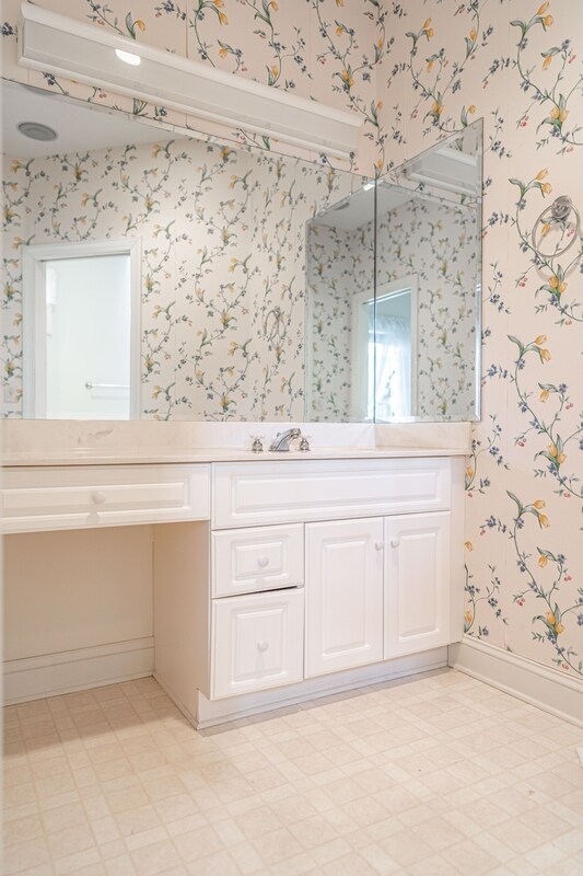 Building Photo - 24 Strathaven Dr