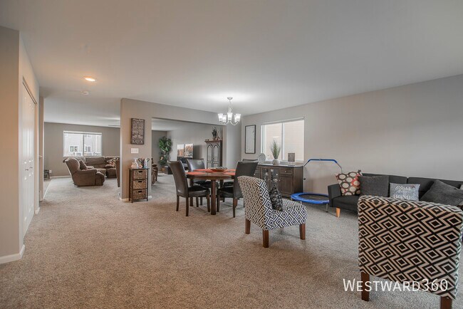 Building Photo - 2971 Ellsworth Dr