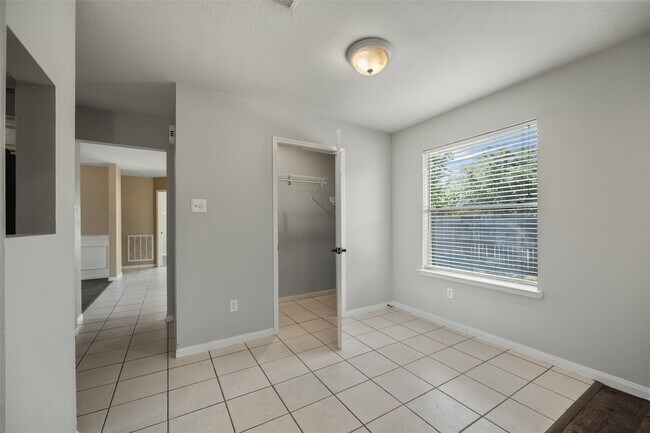 Building Photo - 18103 Gravenhurst Ln