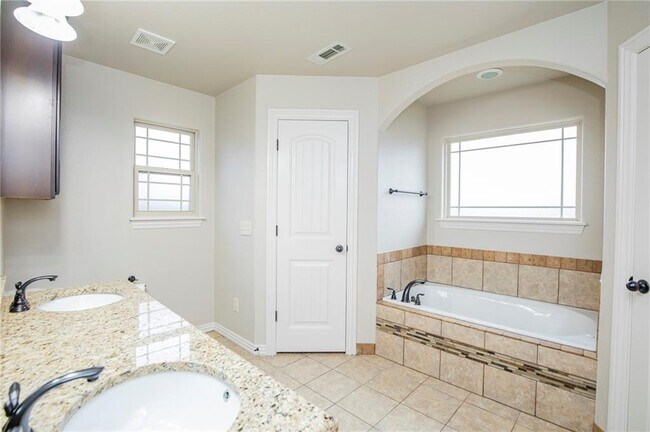 Building Photo - 6105 S 38th St