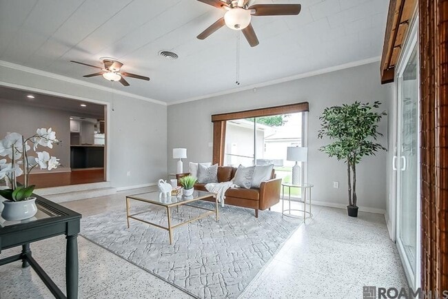 Building Photo - Mid-City Luxury Rental – 4 Bed / 3 Bath
