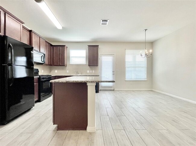 Building Photo - 513 N Heatherwilde Blvd