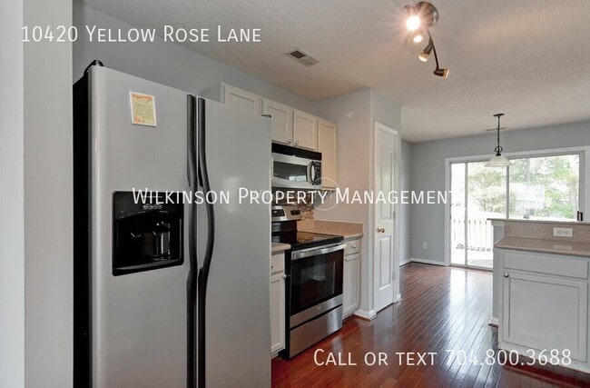 Building Photo - 10420 Yellow Rose Ln