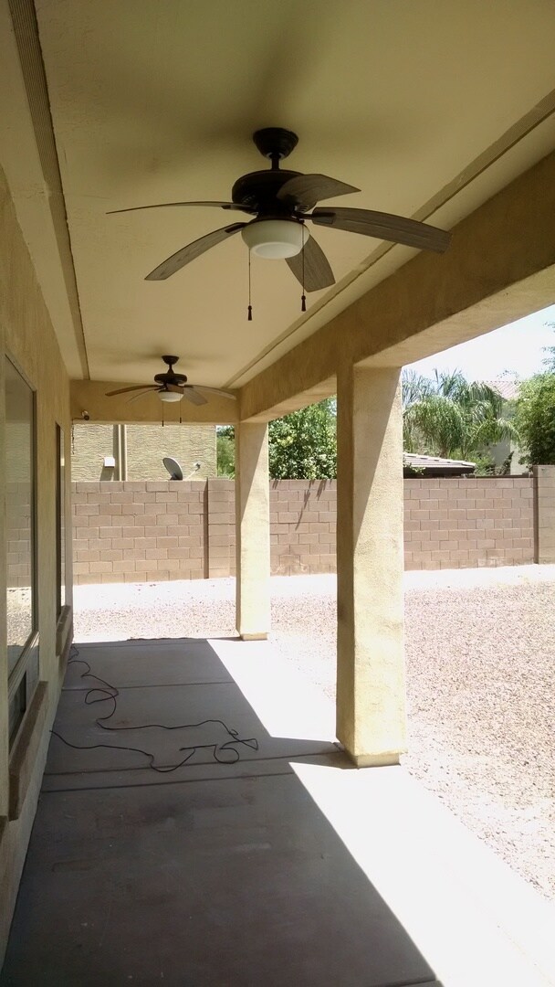Building Photo - HUGE 5 bedroom, 3 bathroom in Glendale