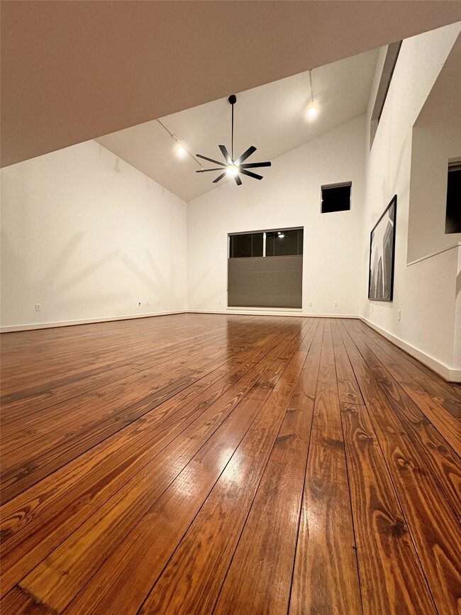 Building Photo - 2918 Commerce St