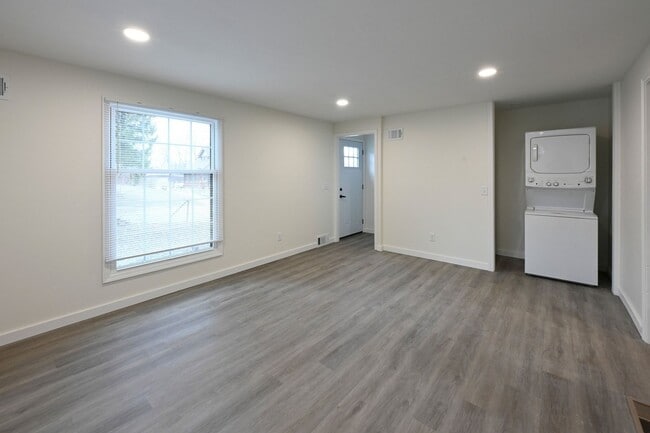 Building Photo - 108 Western Ave