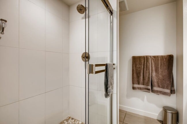 Building Photo - Beautiful Modern Home for Rent in San Diego – Prime Location!