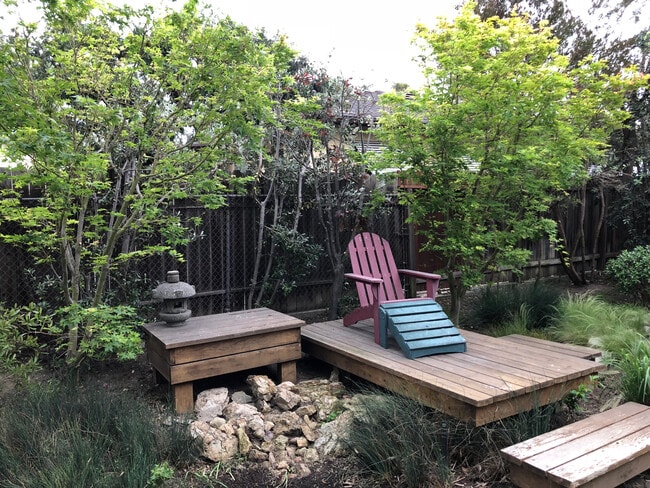 Relaxing common back yard - 8643 Higuera St