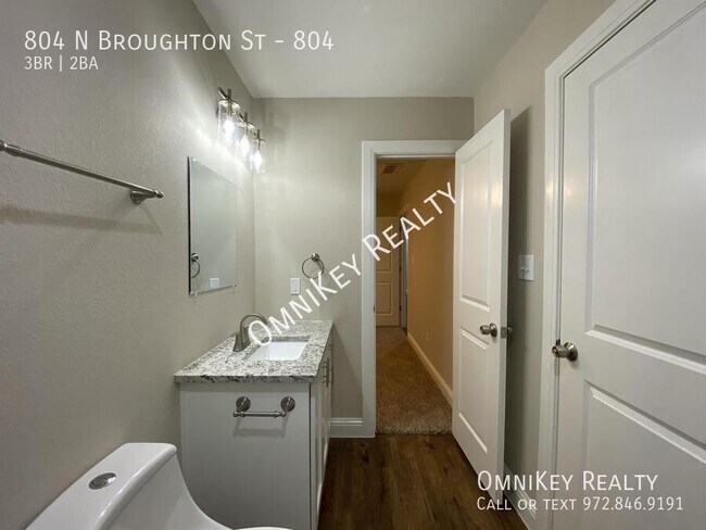 Building Photo - 804 N Broughton St