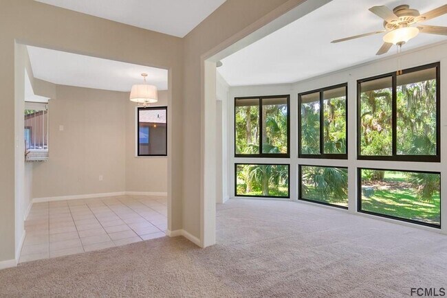 Building Photo - Stunning townhome on Palm Harbor Golf Course!