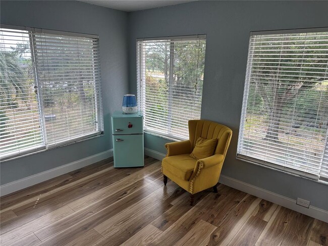 Building Photo - 7327 Floral Cir E