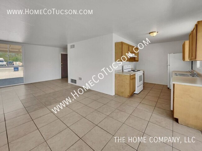 Building Photo - 3966 E Sylvane Dr