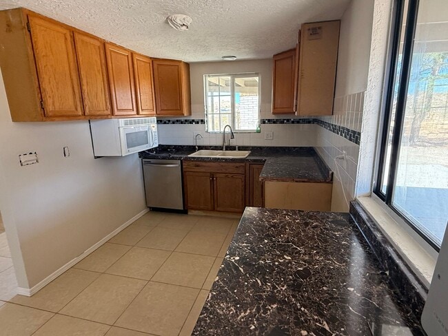 Building Photo - Charming 3 bedroom home in Apple Valley- H...