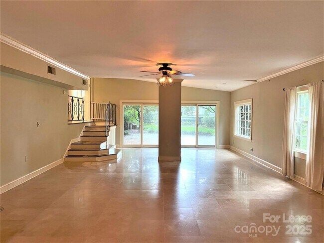 Building Photo - 2610 Providence Rd